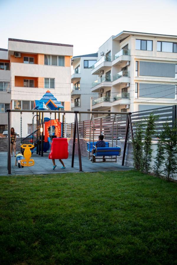 Kida's In Nord10-pool-playground Apartament